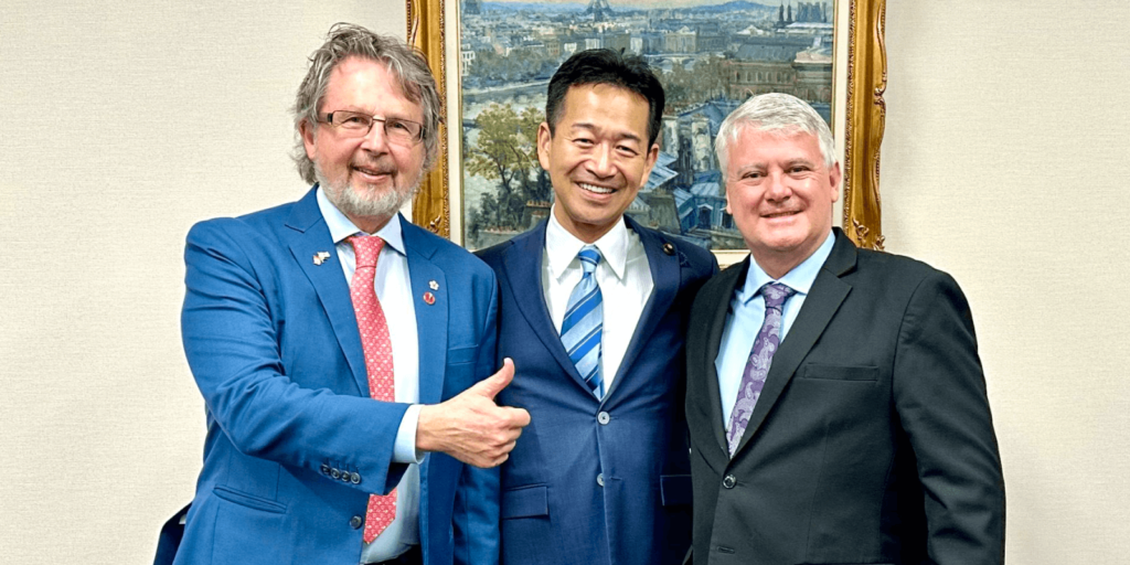 カナダ日本・国会議員連盟共同議長のスタン・クッチャー上院議員とテリー・シーアン下院議員を経済産業委員長室にお迎えしました。